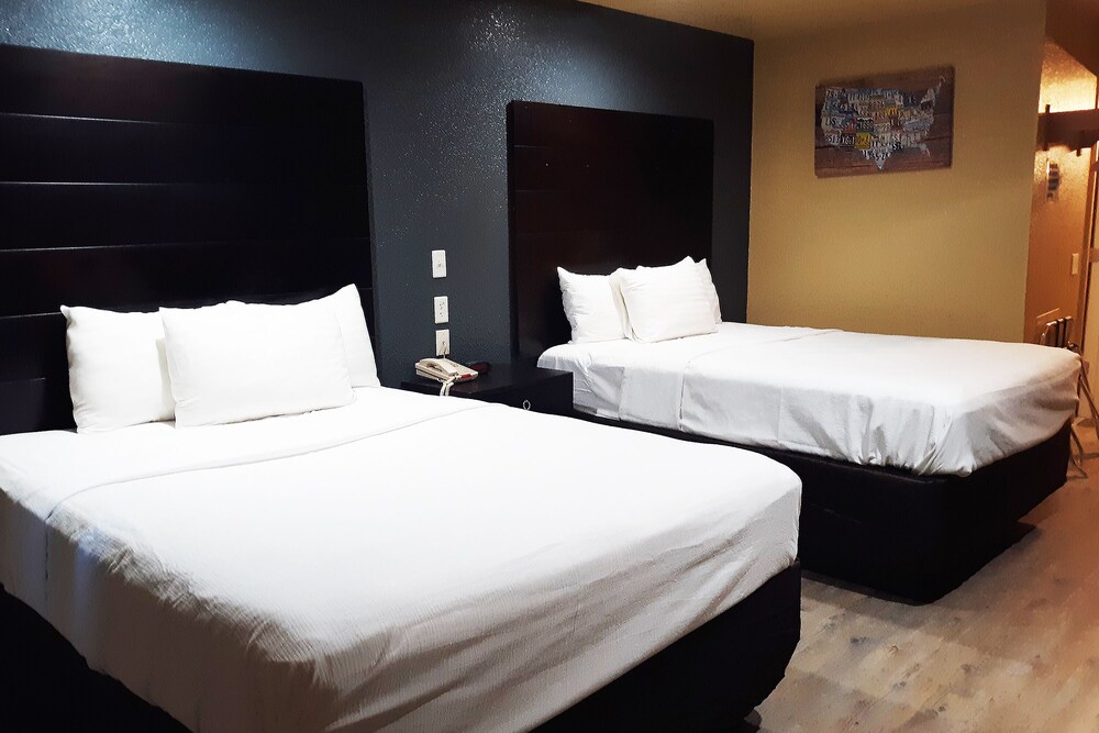Woodridge Inn and Suites - photo 11