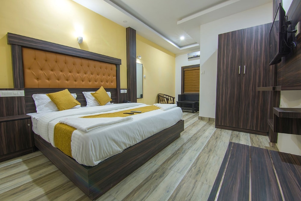 Hotel Kochi Crown - last minute hotel in Cochin