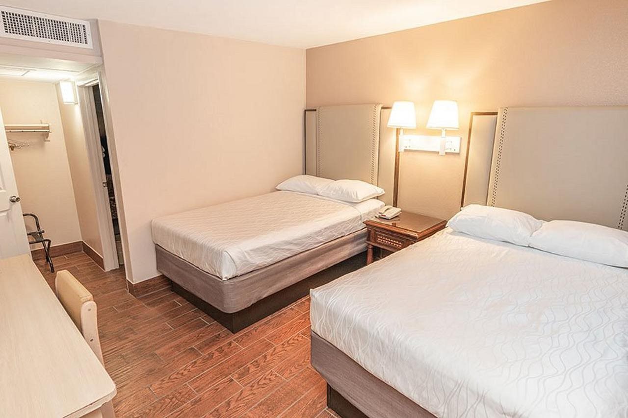 Econo Lodge Inn & Suites Yuma - photo 7