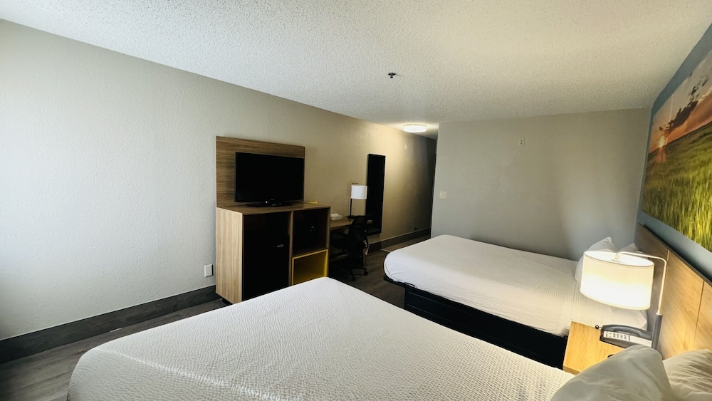 Days Inn by Wyndham Shawnee - photo 4