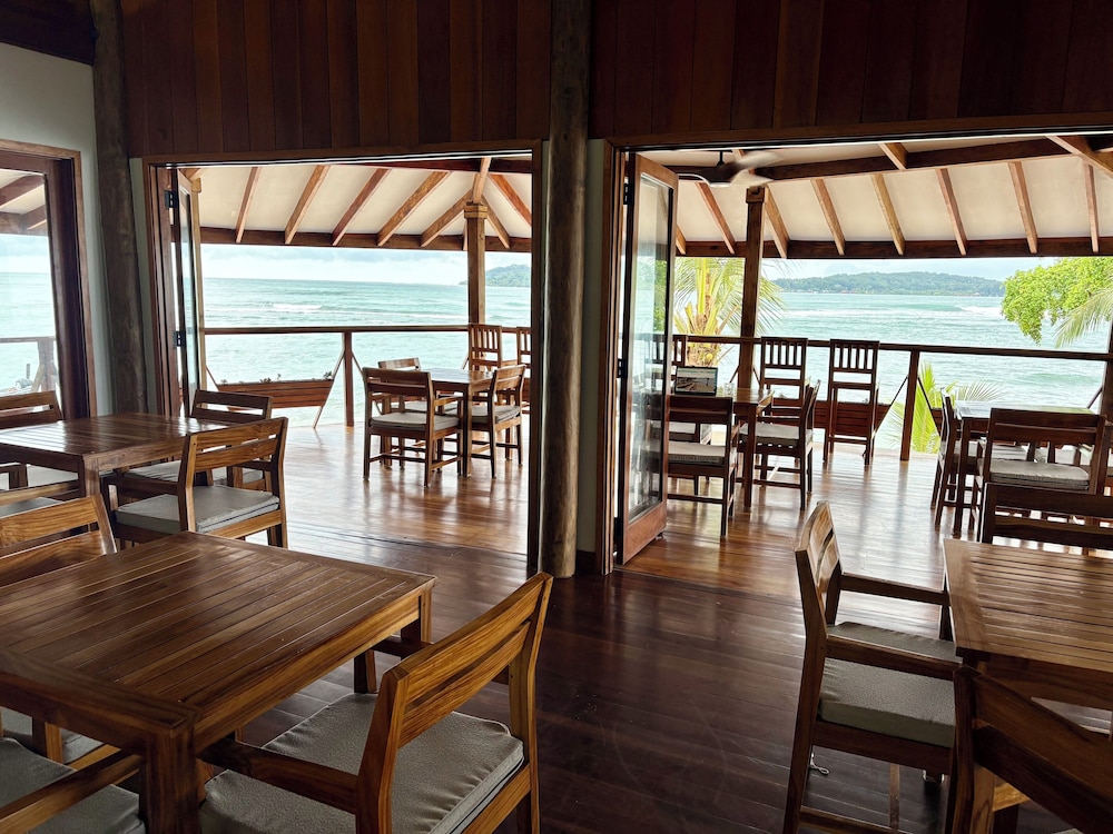 Bocas Beachfront Lodge — 4-Star Luxury Hotel in Bocas Del Toro, Panama