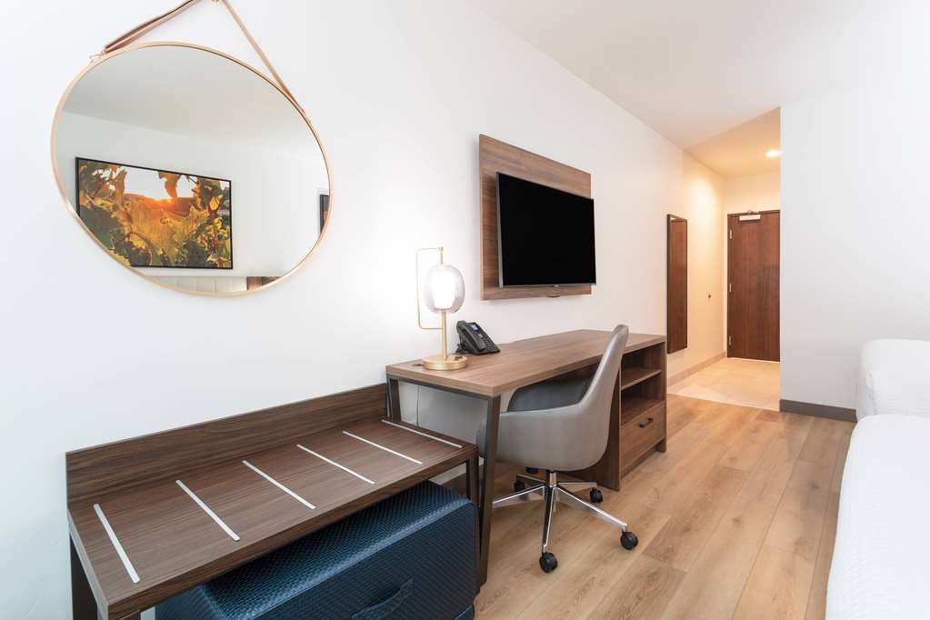 La Quinta Inn & Suites by Wyndham Galt Lodi North - photo 27
