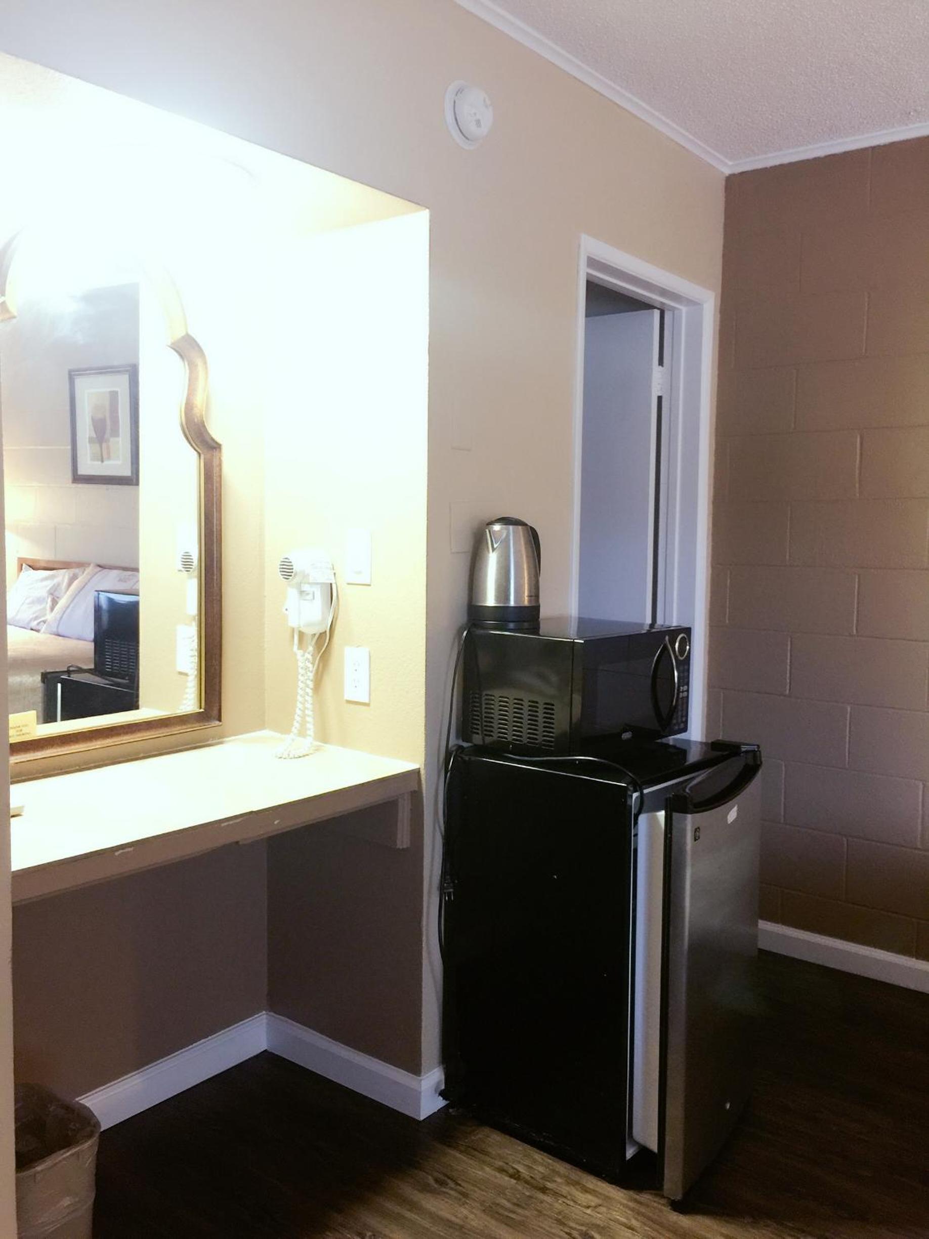 Royal Inn and Suites - photo 24