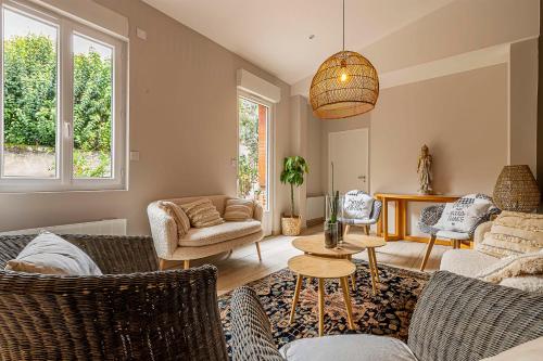 Pleasant and bright chartreuse with terrace in Toulouse, France