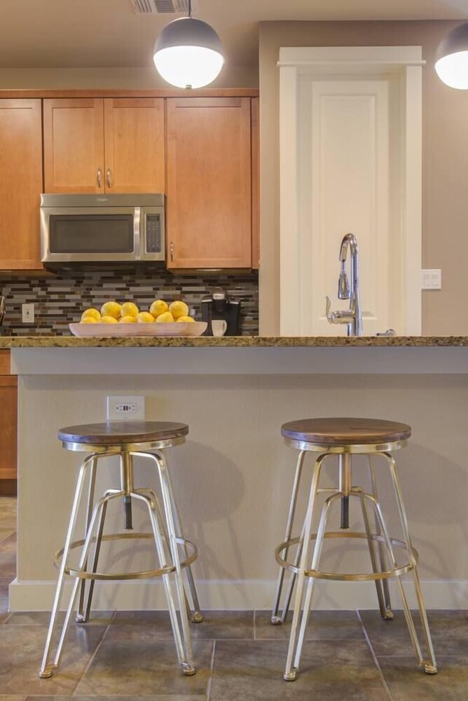 Spacious 3br 3ba Minutes From DT by Domio - photo 14