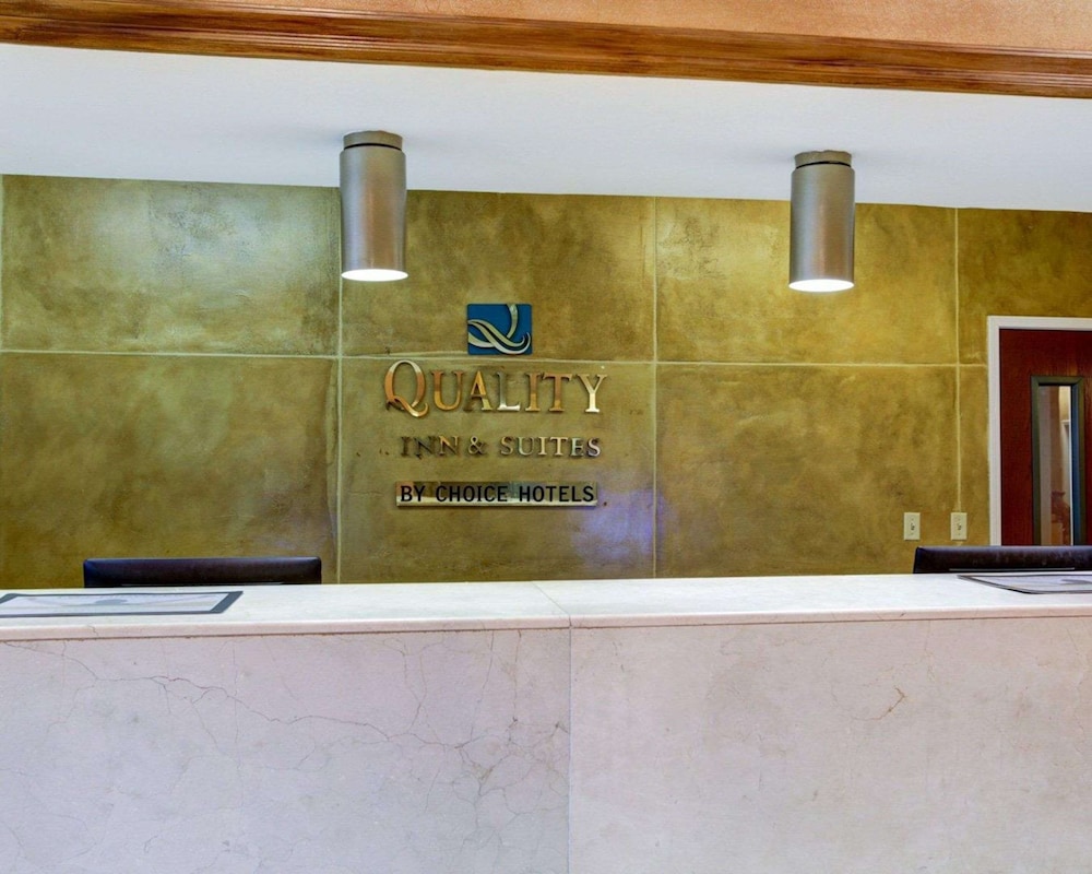 Quality Inn & Suites Airport - photo 4