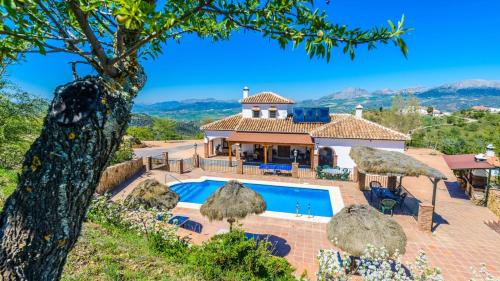 Mansion Piedras Blancas Colmenar by Ruralidays — 4-Star Luxury Hotel in Colmenar, Spain