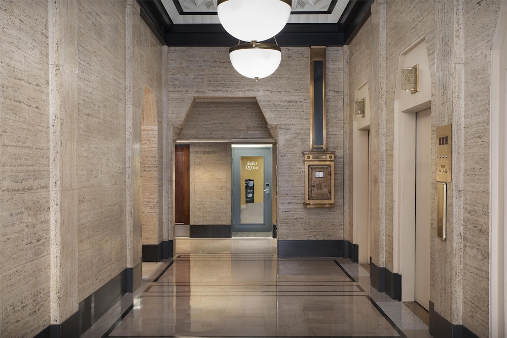 Hampton Inn Indianapolis Downtown Across from Circle Centre - photo 3