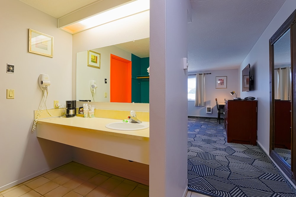 Coast River Inn by OYO Seaside - photo 72