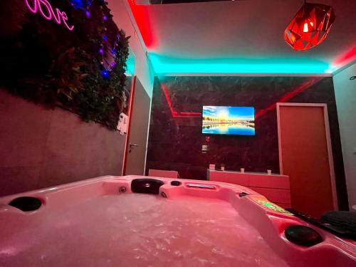 Cocon Champetre Avec Jacuzzi - carbon neutral hotel in Aussonne