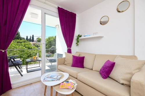 GOLDEN ROSE walking distance 1 km from old town
