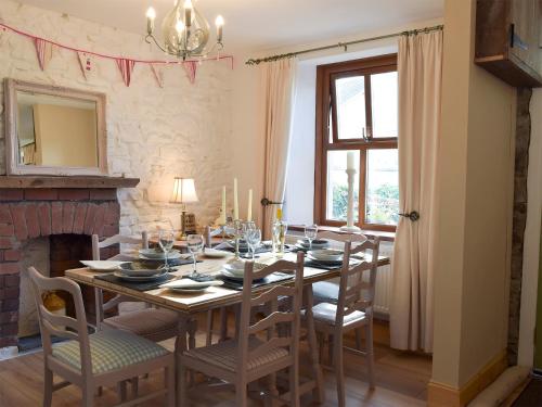 Moss Cottage — 4-Star Luxury Hotel in Burry Port, United Kingdom