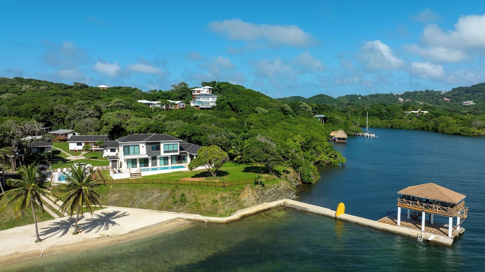Paradise Reef in Unknown City, Honduras