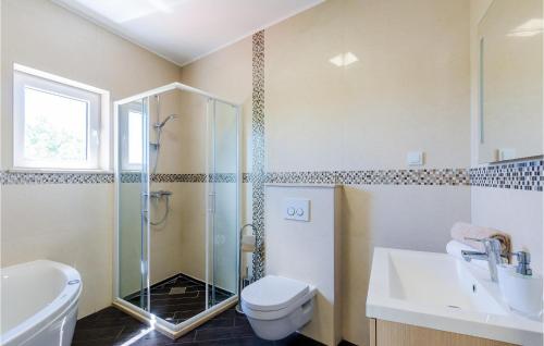 Beautiful Home In Gromaca With Wifi