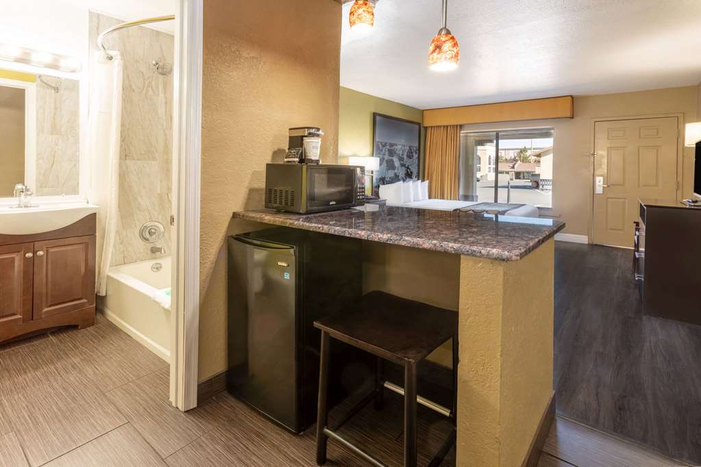 Super 8 by Wyndham Conference Center NAU Downtown - photo 30