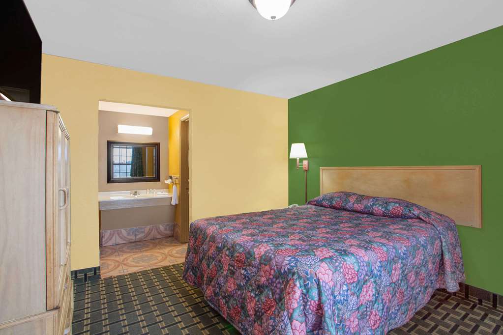 Knights Inn Wildersville - photo 9