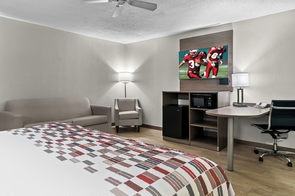 Red Roof Inn Flint - photo 12
