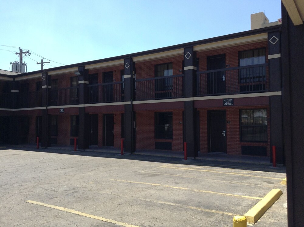 Sky Palace Inn and Suites Laredo - photo 42