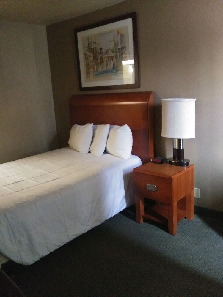 Heritage Place Inn & Suites - photo 9
