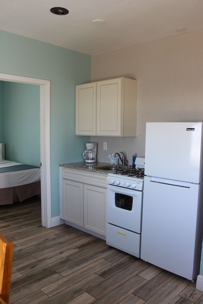 Shoreline Suites & Cabana Cottages - photo 63
