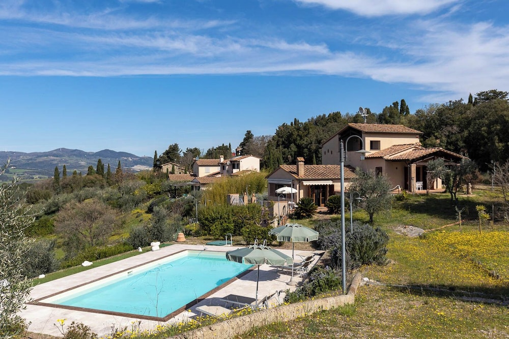 Villa Montegemoli — 4-Star Luxury Hotel in Pomarance, Italy