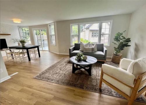 Modern 4BDRM West Hartford Home In Great Location — 4-Star Luxury Hotel in West Hartford, United States