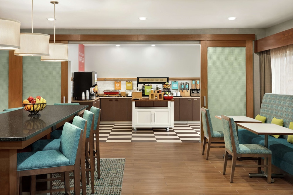 Hampton Inn Houston Hobby Airport - photo 32