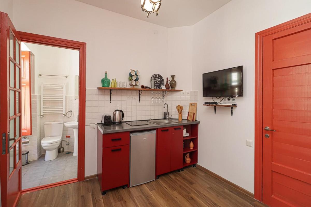 Unique 3 Studio Combo for 6 Guests By Wehost