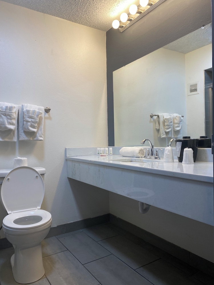 Hotel 10 Extended Stay - photo 25