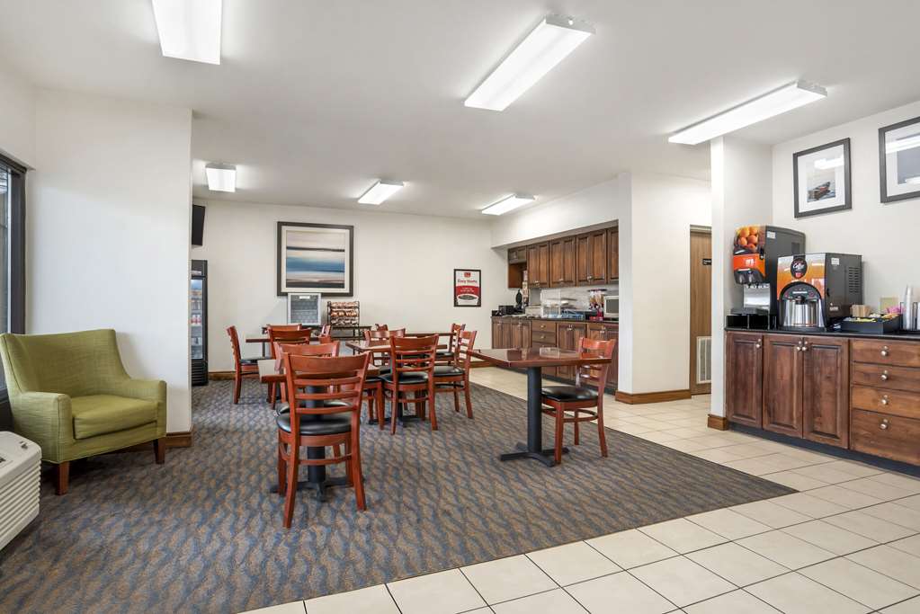 Econo Lodge Moss Point Pascagoula - photo 13