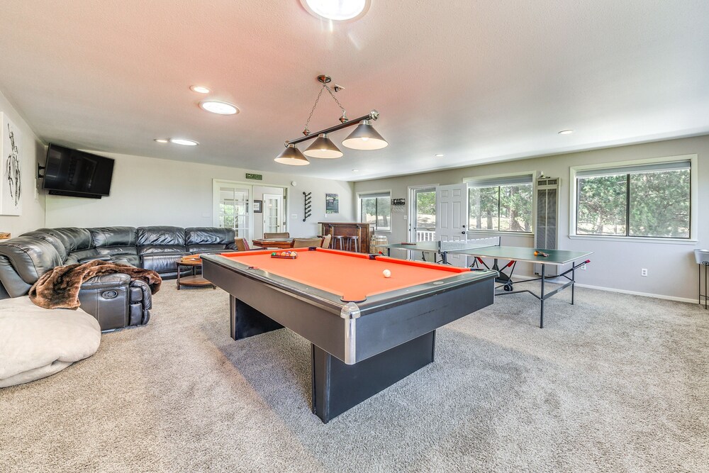 Alto Retreat w Wraparound Deck & Game Room — hotel in Alto