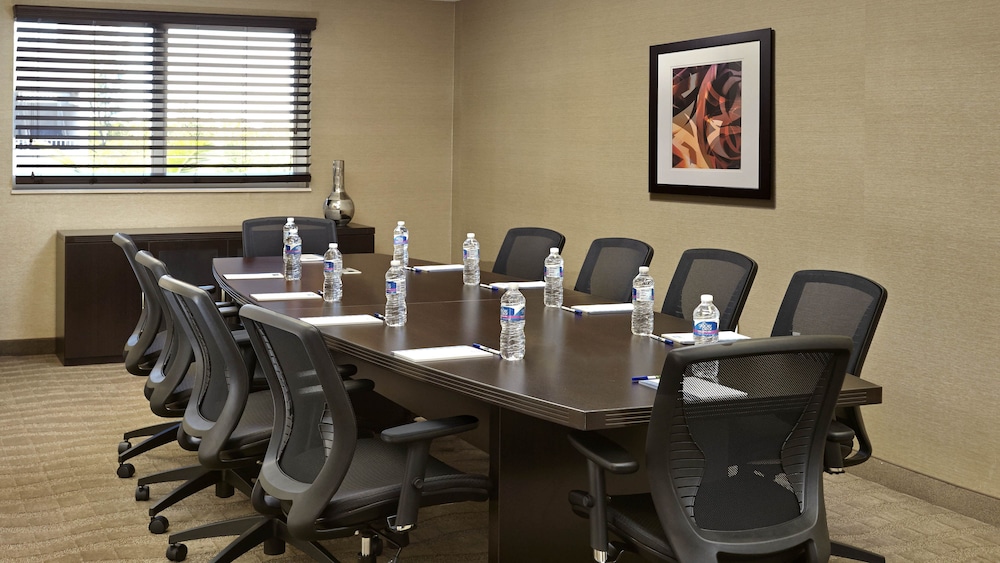 Holiday Inn Express Hotel Naples Downtown 5th Avenue - photo 38