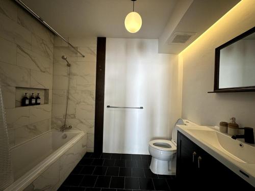 Spacious duplex 2 BR apartment max 6 guests 3 min walk to BTS Nana