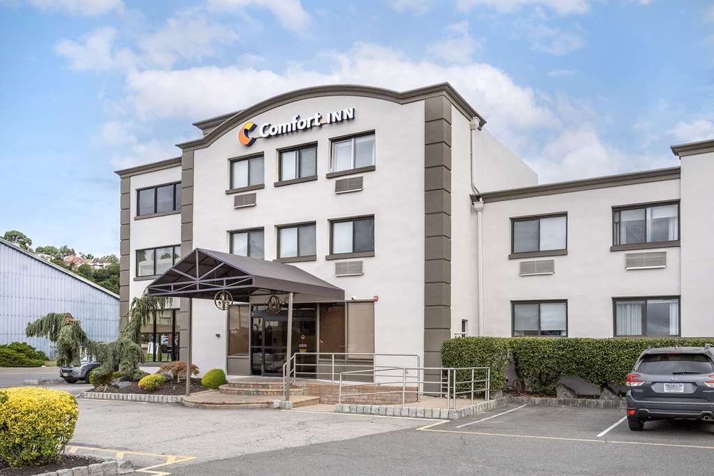 Comfort Inn Edgewater on Hudson River in Edgewater, United States