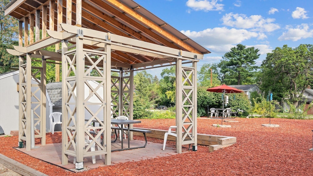 Grand Traverse Motel - photo 48