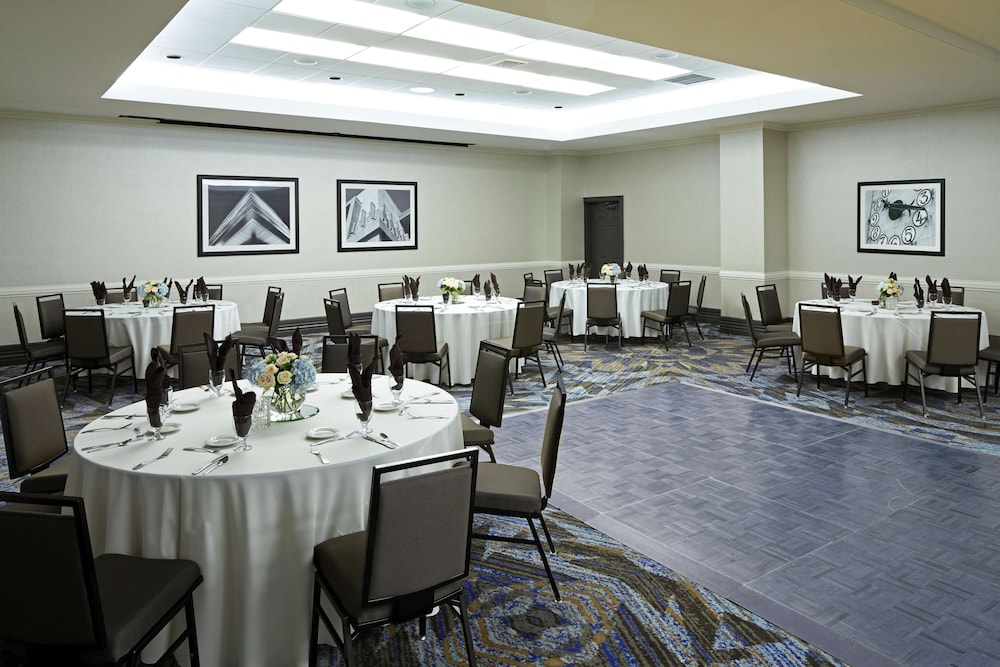 Embassy Suites by Hilton Los Angeles International Airport North - photo 32