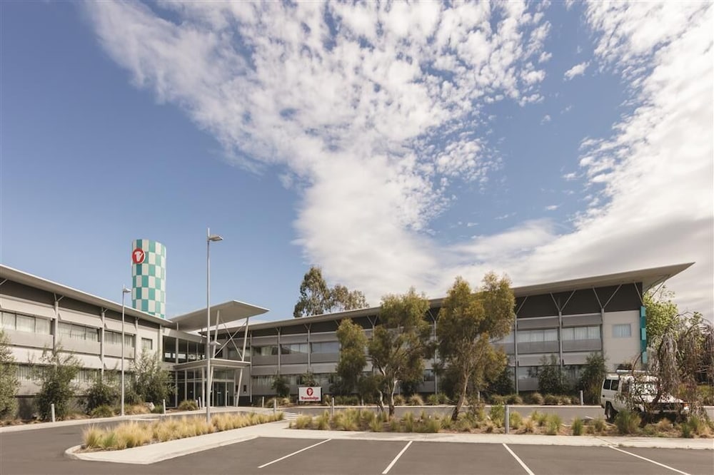 Mantra Hobart Airport — 4-Star Luxury Hotel in Cambridge, Australia