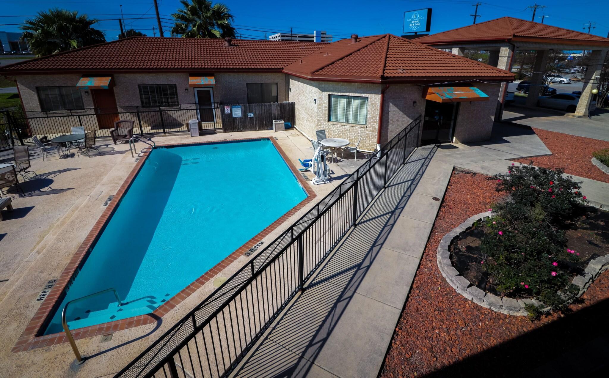 University Inn & Suites San Antonio - photo 5