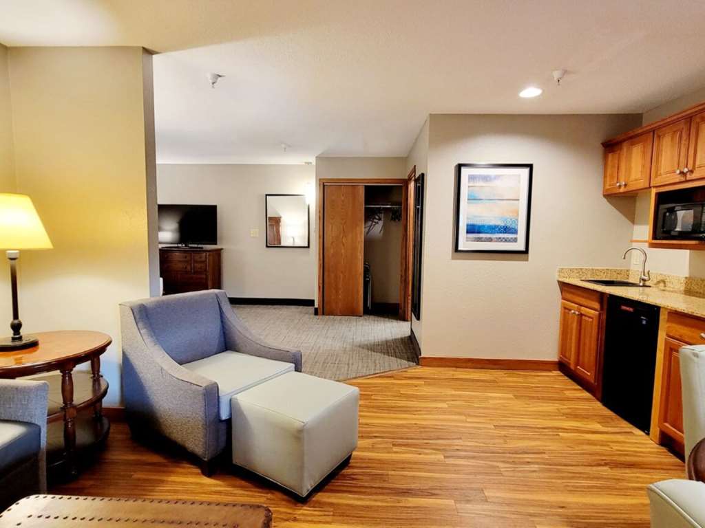 Best Western Plus Dubuque Hotel & Conference Center - photo 16