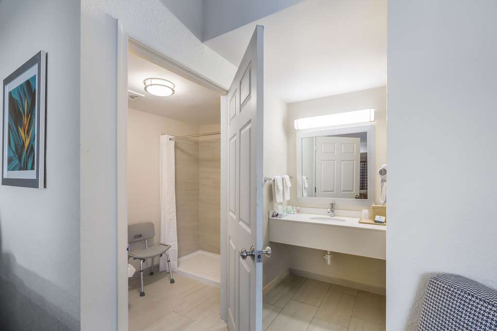 Quality Inn & Suites Suffolk West - photo 10