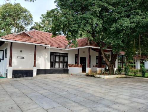 Traditional Kerala Home — 4-Star Luxury Hotel in Kollam, India