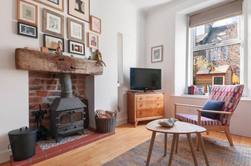 Cozy with Character Vibrant Cottage Style Flat at Leith Links Park — 4-Star Luxury Hotel in Edinburgh, United Kingdom