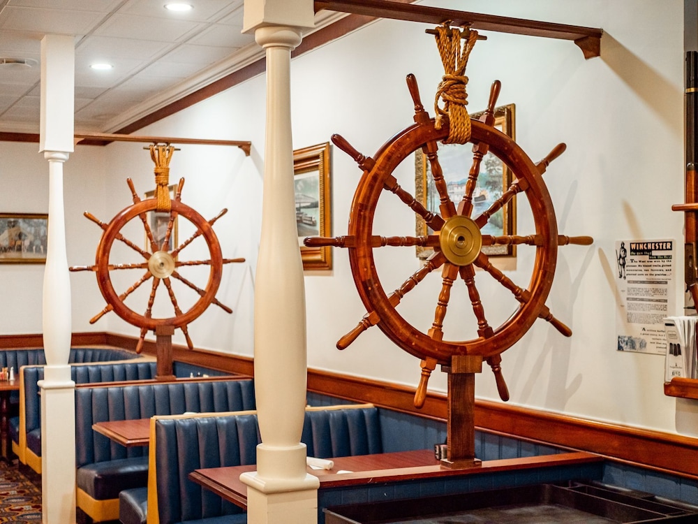 The Lafayette A grand Riverboat Era Hotel - photo 36