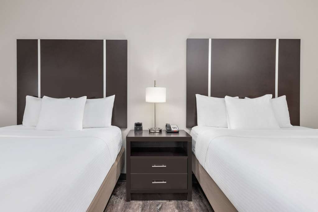 La Quinta Inn & Suites by Wyndham Tyler University Area - photo 15