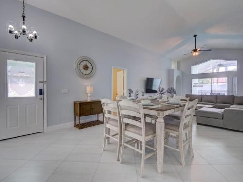 Pool home 5 miles to Disney Great for families — 4-Star Luxury Hotel in Orlando, United States