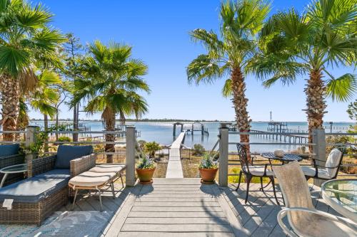 New Pirate`s Cove Waterfront 2 Dog Friendly Free Activities Included — 4-Star Luxury Hotel in Mary Esther, United States