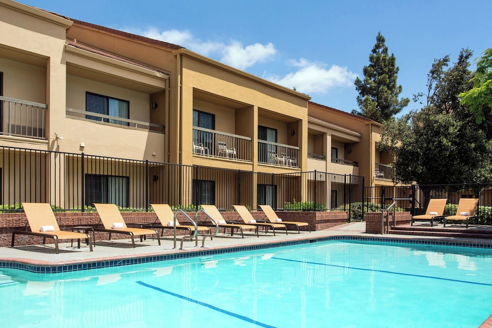 Courtyard by Marriott Pleasanton - photo 17