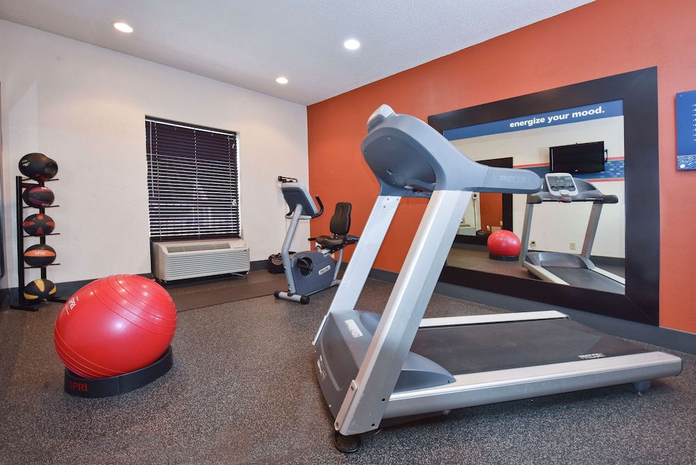 Hampton Inn Madison - photo 18