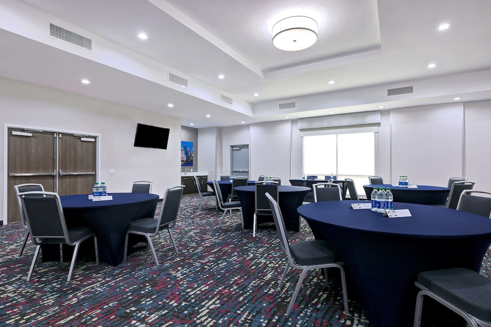 Hampton Inn & Suites Houston East Beltway 8 - photo 68
