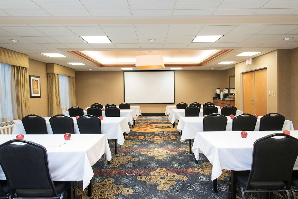 Hampton Inn Columbus Taylorsville Edinburgh - photo 35